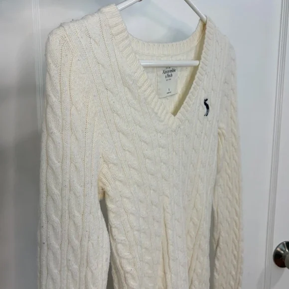 Abercrombie & Fitch cable knit vneck sweater - Picture 5 of 13